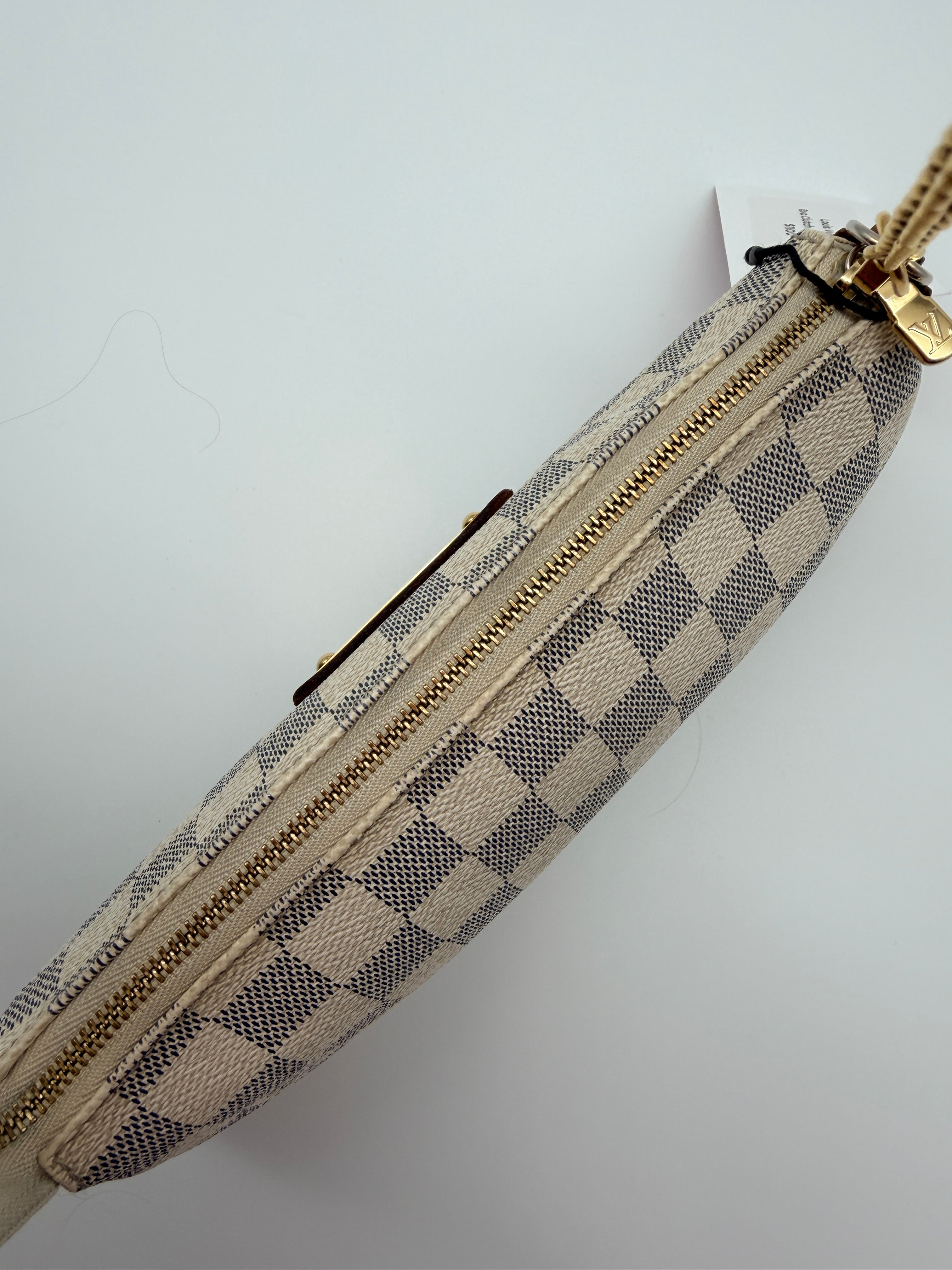 ExaLouis Vuitton Damier Azur Eva Clutch